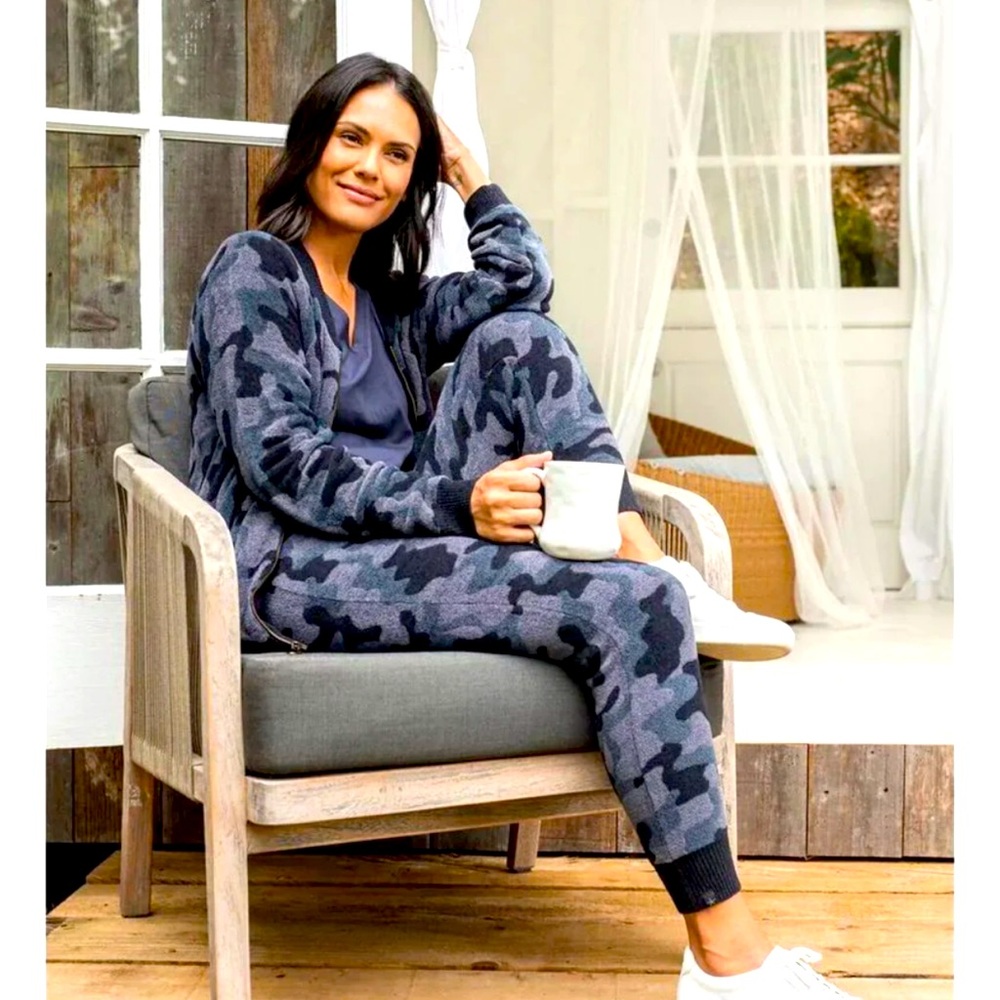 Barefoot Dreams Cozy Chic Lite Camo Bomber Zip Up-S SET (Indigo/Multi)